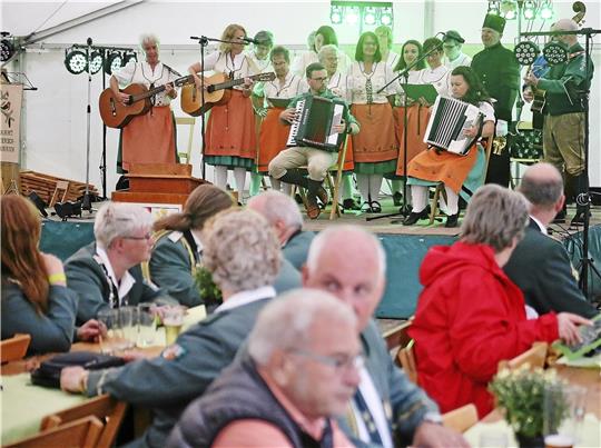 Der Heimatbund sorgt mit Harzer Folklore für Stimmung