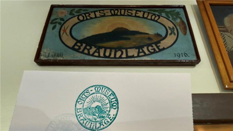 Das Foto zeigt den Stempel unter dem Original-Motiv Bild der Ortsmuseums Braunlage.