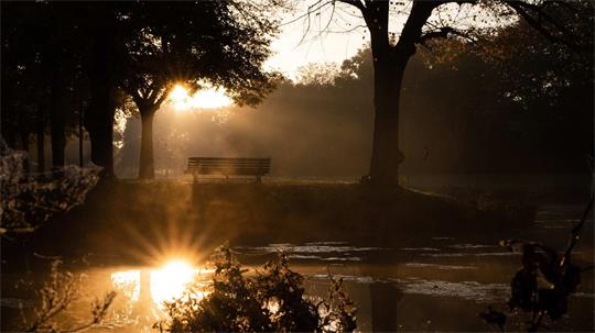 Der Herbst bringt sommerliche Temperaturen zurück. (Archivbild)