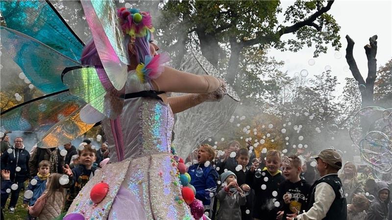 Neues zu zwei Bad Harzburger Fest-Formaten Der „Herbstzauber im Kurpark“ – hier ein Bild von vergangenem Jahr – ist ein Fest für die ganze Familie.