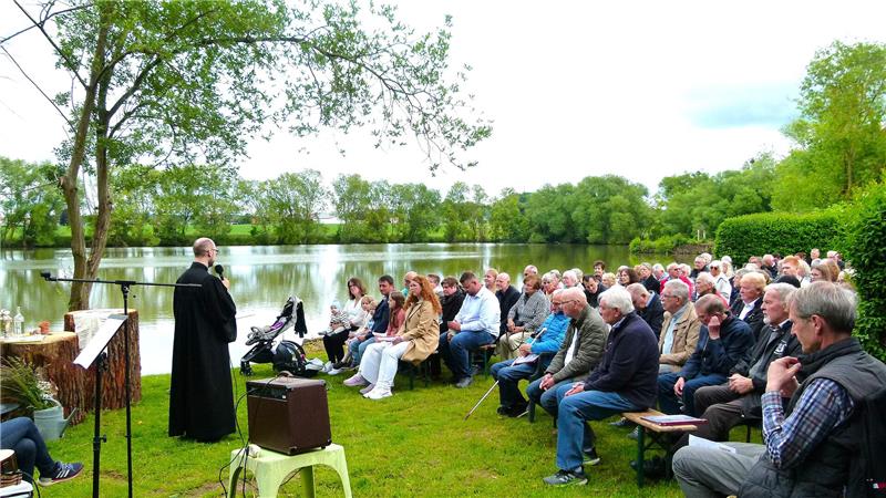 Himmelfahrtgottesdienst in Lutter zum ersten Mal am Frauenteich Der Himmelfahrtgottesdienst in Lutter fand zum ersten Mal am Frauenteich statt.
