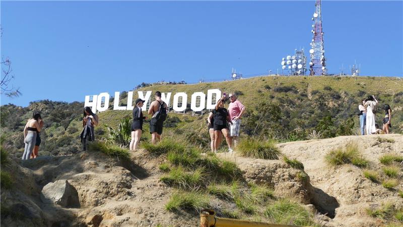 Freitag, der Dreizehnte: 13 erfreuliche Ereignisse Der Hollywood-Schriftzug ist eines der bekanntesten Wahrzeichen der USA. (Archivbild)