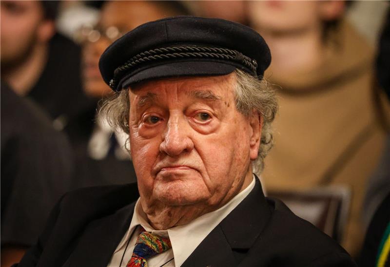 Holocaust-Überlebender besorgt wegen Unruhen in Deutschland Der Holocaust-Überlebende Ivar Buterfas-Frankenthal nimmt an der Eröffnung der Nacht der Jugend im Bremer Rathaus teil.