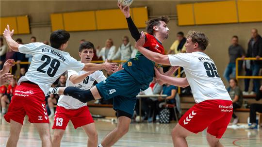 Der Hornburger Nigel Gille hat sich die Wurfhand gebrochen und wird dem MTV in der Handball-Landesliga bis mindestens zum Jahresende fehlen. Foto: Drechsler