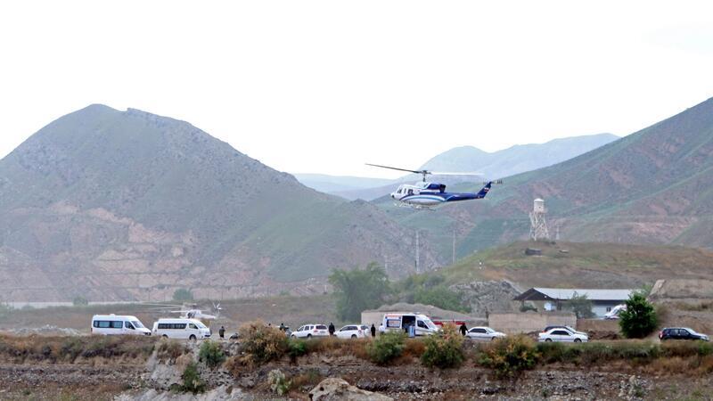Iran: Bericht über Helikopter-Absturz vorgestellt Der Hubschrauber beim Start mit dem iranischen Präsidenten Ebrahim Raisi an der iranischen Grenze zu Aserbaidschan.