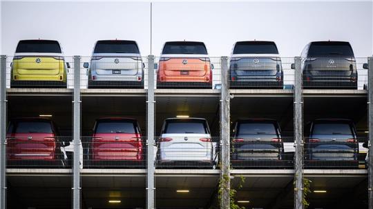 Der ID. Buzz aus dem VW-Werk Hannover verkaufen sich deutlich besser als im Vorjahr. (Archivbild)