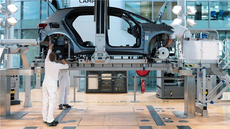 Der ID.3 wird ab Mitte Dezember nicht mehr im Dresdner Werk produziert. (Archivbild)
