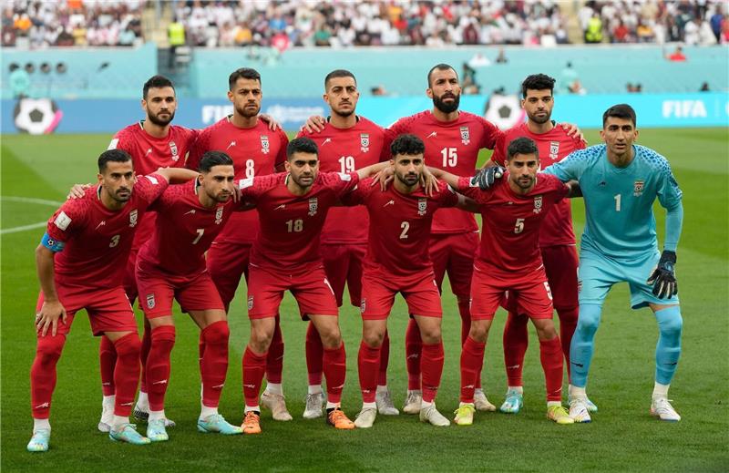 Irans Elf singt Hymne nicht mit - Übertragung unterbrochen Der Iran trifft zum Auftakt auf die Three Lions aus England.
