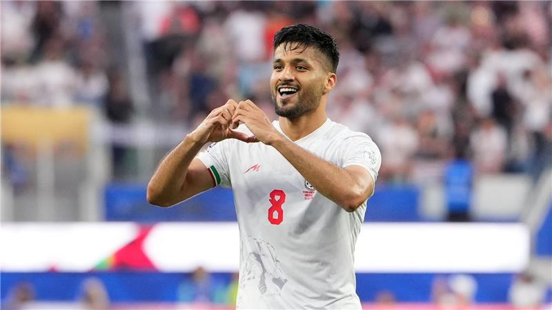 Der Iraner Mohammad Mohebbi jubelt über seinen Treffer.