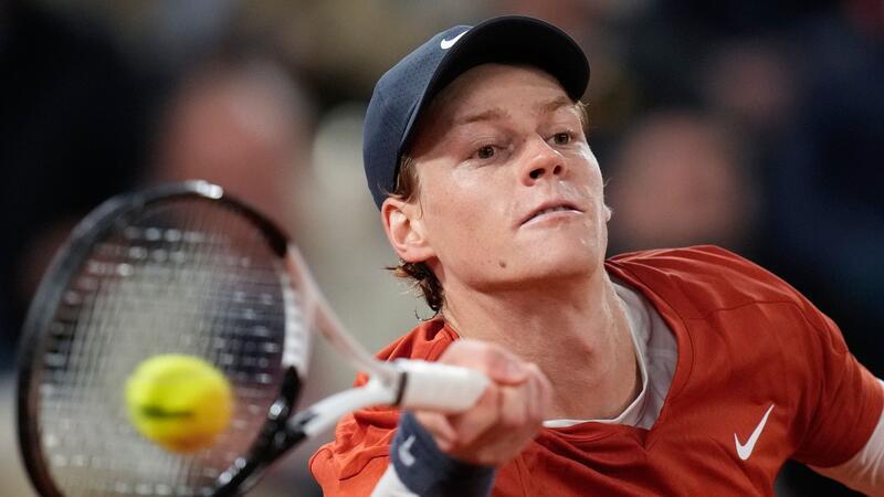 Der Italiener Jannik Sinner setzte sich gegen den Russen Kotow mit 6:4, 6:4, 6:4 durch.