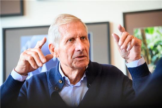 Der Journalist und Autor Ulrich Wickert 2022 in Hamburg.