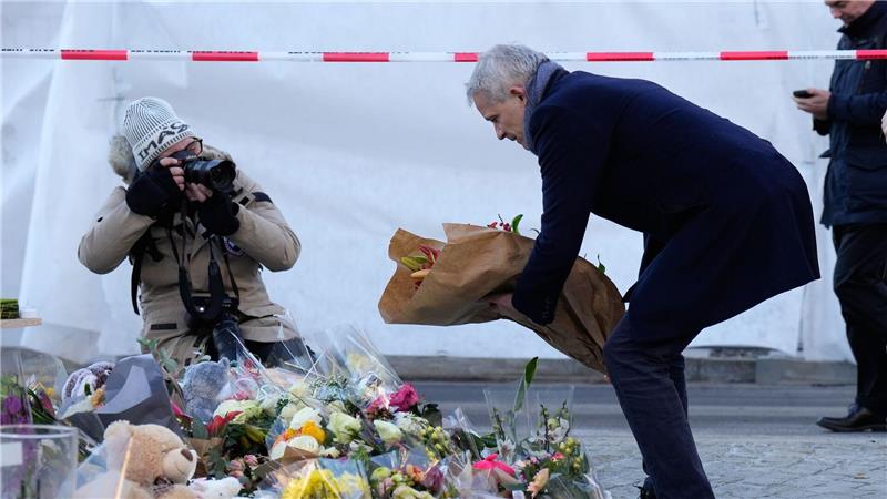 Der Justizminister gedenkt der Opfer in Crans-Montana.