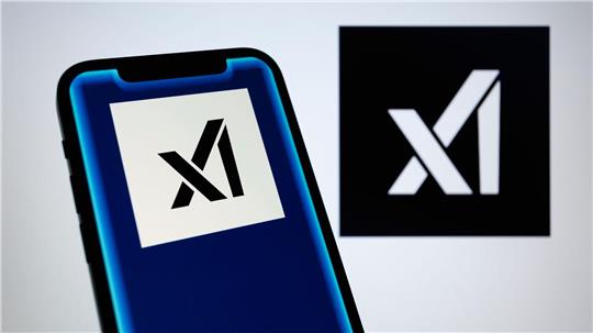 Der KI-Chatbot gehört zu Musks Firma xAI. (Archivbild)