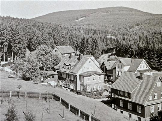 Der Kalender zeigt zwölf historische Aufnahmen von Hans Rudolphi. Foto/Repros: Eggers