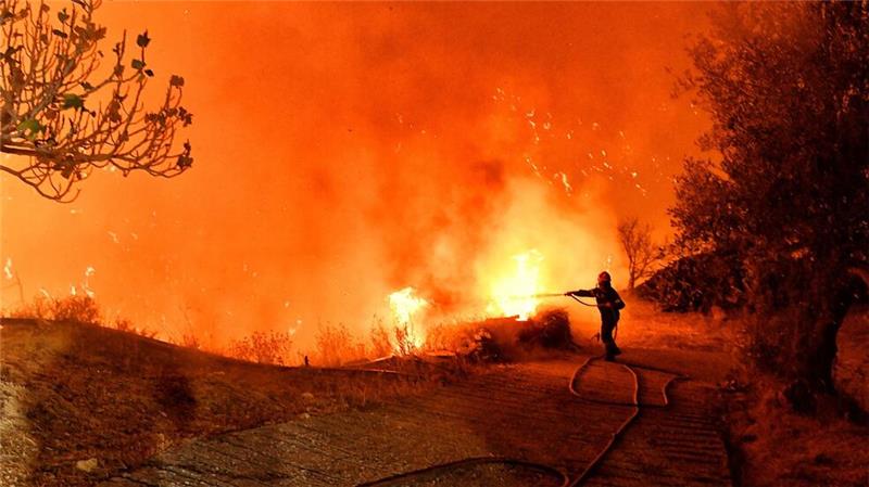 Zwei Tote bei Waldbrand in Griechenland Der Kampf gegen die Flammen ist äußerst gefährlich.