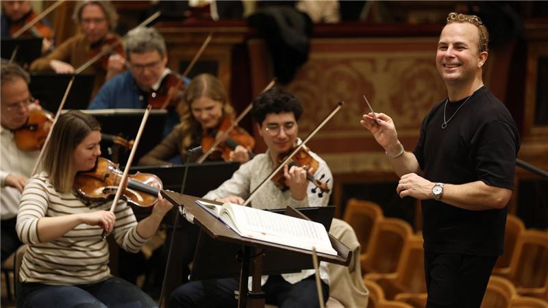 Der Kanadier Yannick Nézet-Séguin dirigiert erstmals das Neujahrskonzert aus Wien