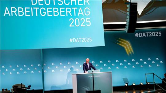 Der Kanzler bittet die Wirtschaft um Geduld.