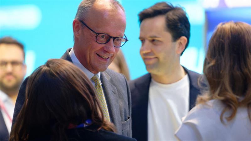 Brandmauer nach links: Union attackiert Rot-Grün-Rot Der Kanzler und der JU-Chef verstehen sich nun wieder besser.