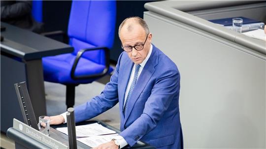 Der Kanzler weicht bei seinem Nein zum Iran-Krieg auch im Bundestag kein Stück zurück.