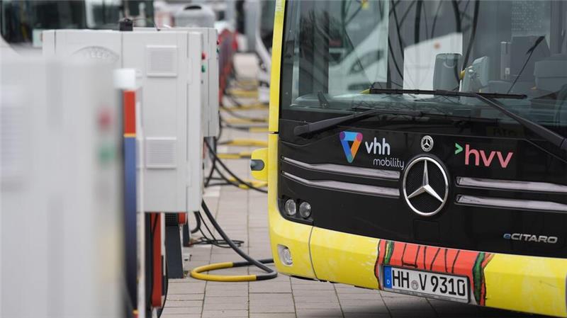 Rekorderlös aus Emissionshandel: 18,5 Milliarden Euro Der Kauf von Elektrobussen wird mit Geld gefördert, das unter anderem aus dem Verkauf von CO2-Zertifikaten stammt. (Symbolbild)