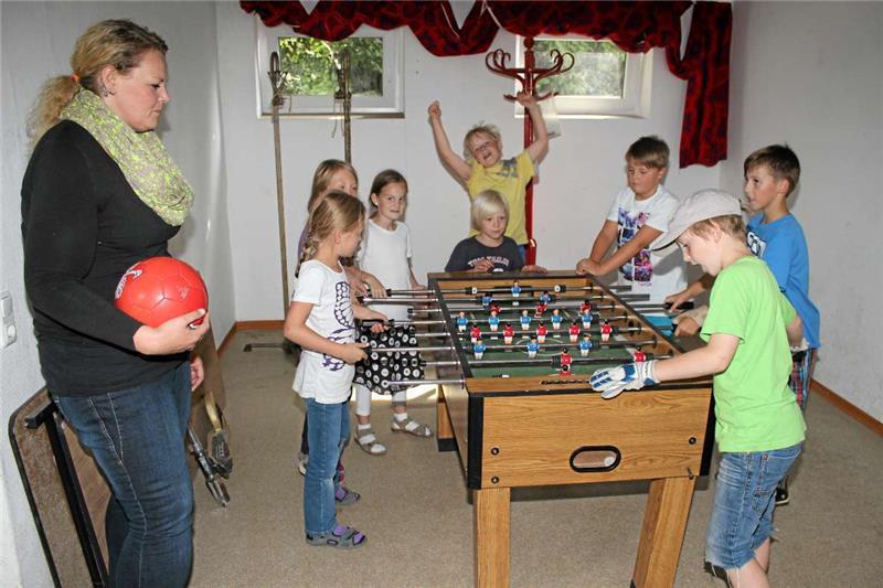 Der Kicker im neuen Kinder- und Jugendtreff in Wiedelah ist die Attraktion. Foto: Hohaus