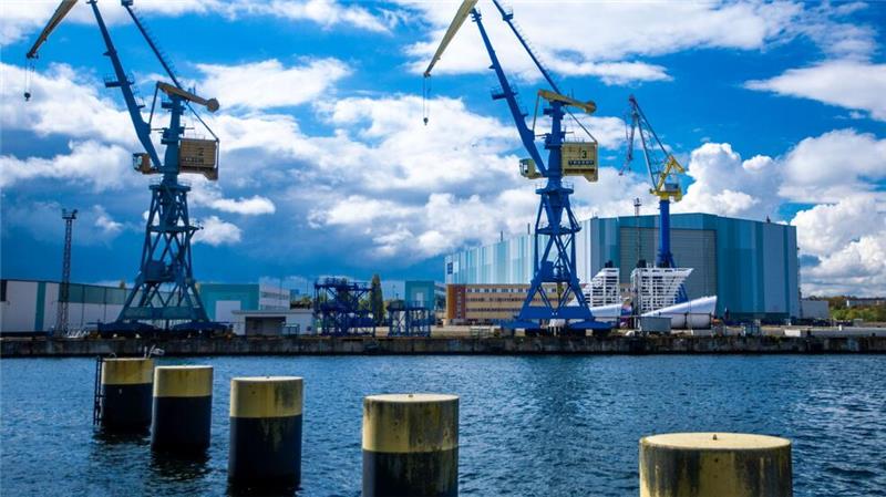 Vertrag für U-Boot-Auftrag bei TKMS unterzeichnet Der Kieler U-Bootbauer Thyssenkrupp Marine Systems (TKMS) hatte 2022 in Erwartung von Großaufträgen die Werft in Wismar übernommen. Mit einiger Verzögerung könnte nun auch in Wismar ein neues Schiffbau-Kapitel beginnen. (Archivbild)