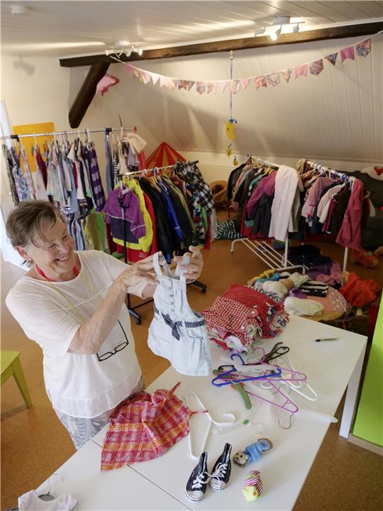 Der Kinderschutzbund hat viele Projekte, betreibt beispielsweise die Kleidertauschzentrale.