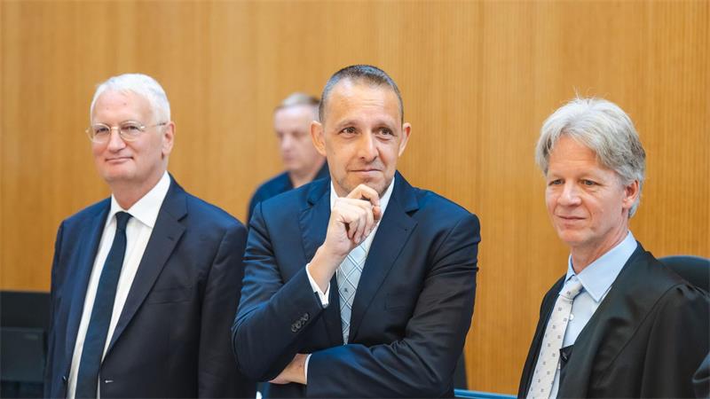 Der Kläger Alexander Egger verlangt eine EU-weite Ausschreibung der Wiesnzelte. 