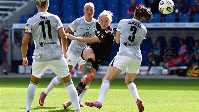 Topspiel und Nordderby in der Frauen-Bundesliga Der Klassiker des deutschen Frauenfußballs: Bayern München gegen den VfL Wolfsburg - hier beim Supercup-Finale im August.