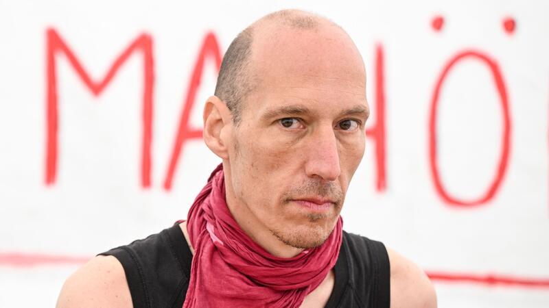 Klimaaktivisten verschärfen Hungerstreik in Berlin Der Klimaaktivist Wolfgang Metzeler-Kick befindet sich seit 84 Tagen im Hungerstreik.