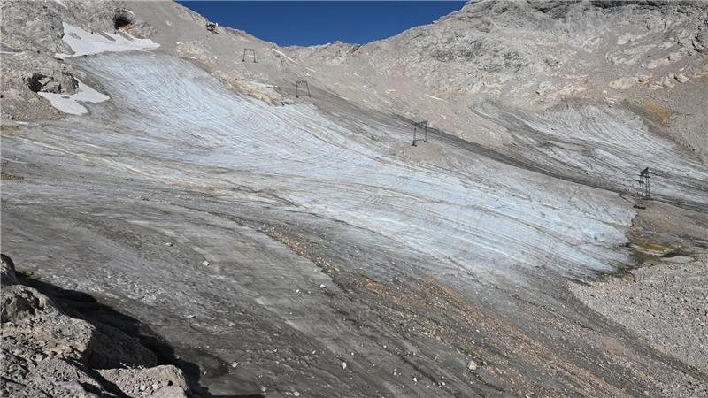 Der Klimawandel trifft auch Deutschland. Hier ein schmelzender Gletscher auf der Zugspitze.