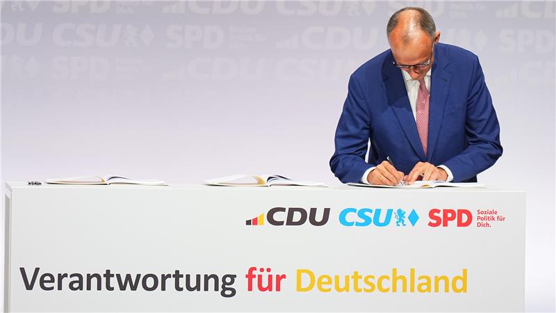 Was die Goslarer CDU am Berliner Koalitionsvertrag gut findet Der Koalitionsvertrag ist unterschrieben, die Kanzlerkür verläuft stotternd: Friedrich Merz setzt seine Unterschrift unter das Papier.