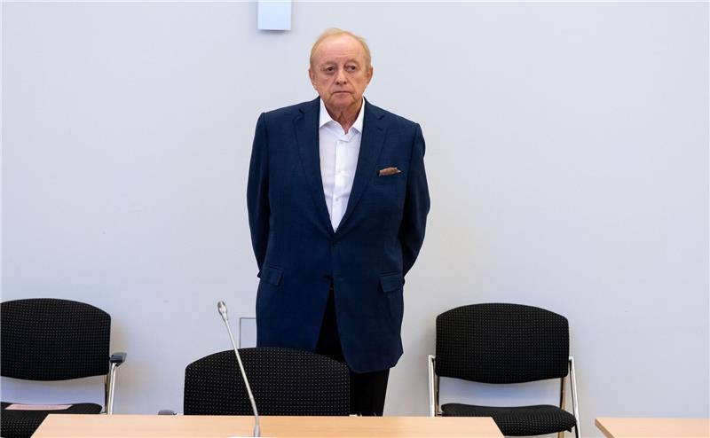 Alfons Schuhbeck legt Geständnis ab Der Koch und Unternehmer Alfons Schuhbeck vor Prozessbeginn im Landgericht München I.