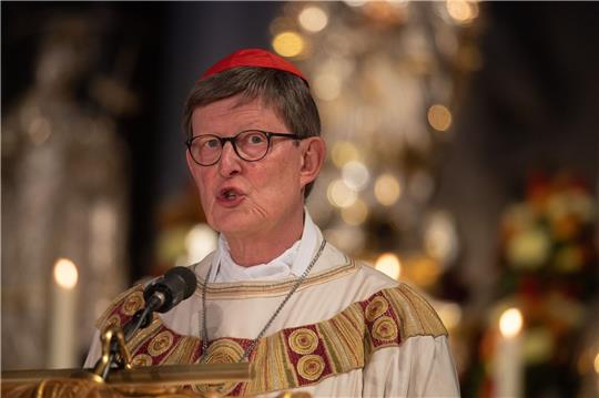 Der Kölner Kardinal Rainer Maria Woelki findet rückblickend, er hätte mehr mit Missbrauch-Betroffenen kommunizieren sollen.