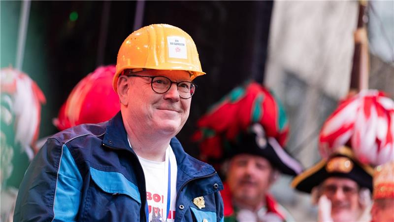 Der Kölner Oberbürgermeister Torsten Burmester trat im „Bob der Baumeister“-Kostüm auf.