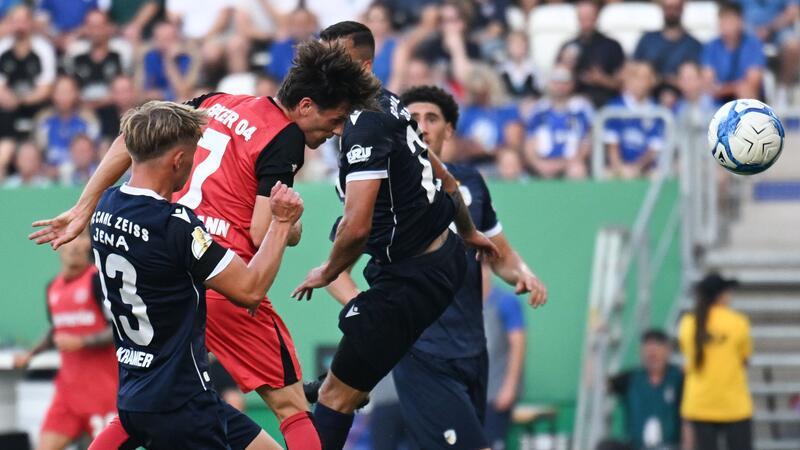 Harte Arbeit im Paradies: Leverkusen müht sich weiter Der Kopfball von Jonas Hofmann passt.