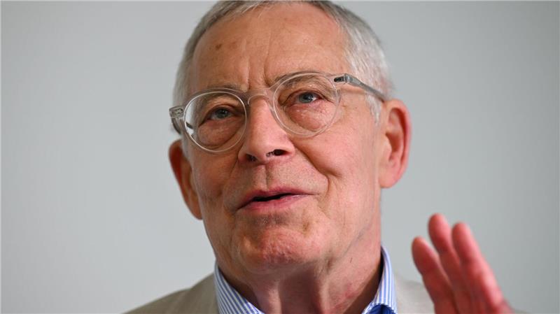 Friedenspreisträger Schlögel: Wehrpflicht ist „an der Zeit“ Der Krieg sei zurück in Europa, sagt Schlögel, „das kann man nicht negieren“.