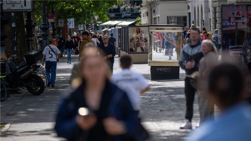 Ostdeutsche gehen häufiger in die Innenstadt Der Ku’damm gehört zu den beliebtesten Einkaufsstraßen in Berlin. (Symbolbild)