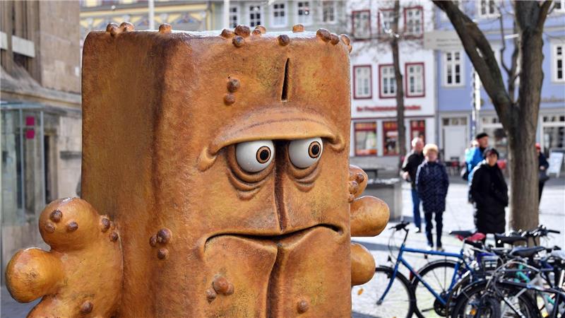 Trauer um KiKA-Skulptur-Schöpfer Thomas Lindner Der Künstler Thomas Lindner hat auch viele der bei Touristen und Kindern beliebten Skulpturen von Kinderfernsehen-Figuren im Erfurter Stadtgebiet geschaffen. Die Skulptur der KiKA-Figur Bernd das Brot schuf er gemeinsam mit Frank Meyer. (Archivbild)