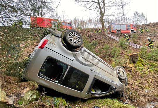 Der Landesforsten-Caddy nach dem Unfall.