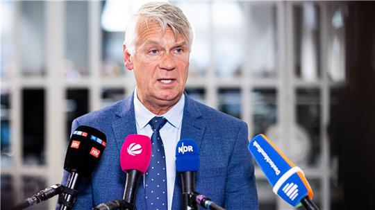 Der Landespolizeipräsident in Niedersachsen, Axel Brockmann, hat im Landtag über den aktuellen Stand der Ermittlungen nach den tödlichen Schüssen in Oldenburg informiert. 