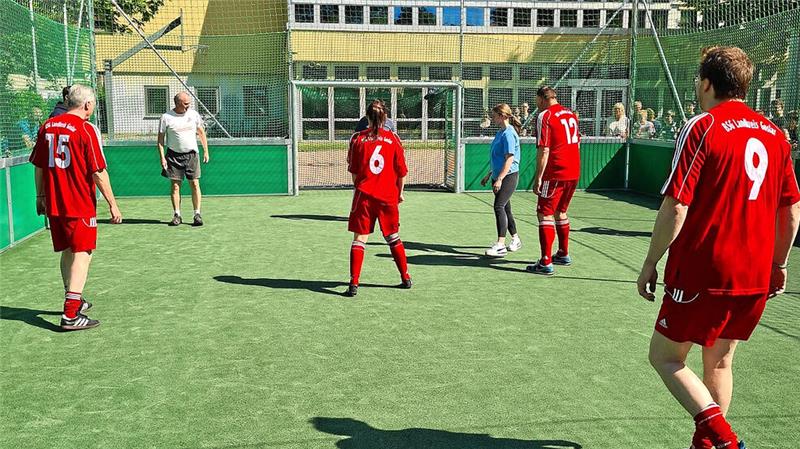 Schulzentrum Braunlage: Protest gegen die geplante Verschiebung Der Landkreis Goslar hat unter anderem vor drei Jahren einen Fußballkäfig für 100.000 Euro für den Hof des Schulzentrums angeschafft.