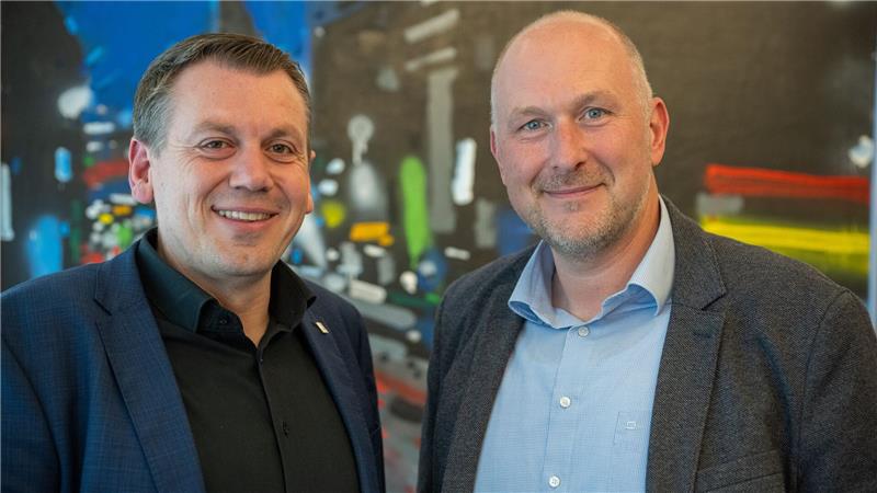 Der Landrat des Eifelkreises Bitburg-Prüm, Andreas Kruppert (r.), sieht im autonomen Fahren eine große Chance für Mobilität im ländlichen Raum (Archivbild) 
