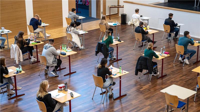 Zu viele Einser-Abis? Niedersachsen widerspricht Der Lehrerverband warnt vor einer Noteninflation durch zu viele Einser-Abis. (Symbolbild)