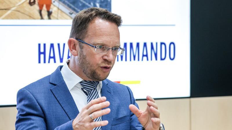 Der Leiter des Havariekommandos, Robby Renner, begrüßte die Ankündigung, den Einsatz von Dispergatoren möglicherweise auszuweiten. 