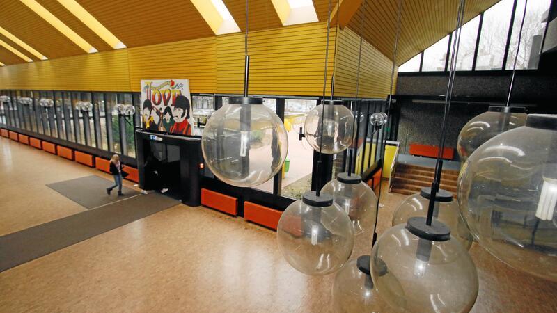 Drei tolle Tage mit Festen, Fußball, Musik und Emotionen Der Letzte macht die Tür zu: In der alten Goldenen Aue gehen bald die Lichter aus. Am Samstag schauen Ehemalige und Gegenwärtige noch einmal in der Schule vorbei.