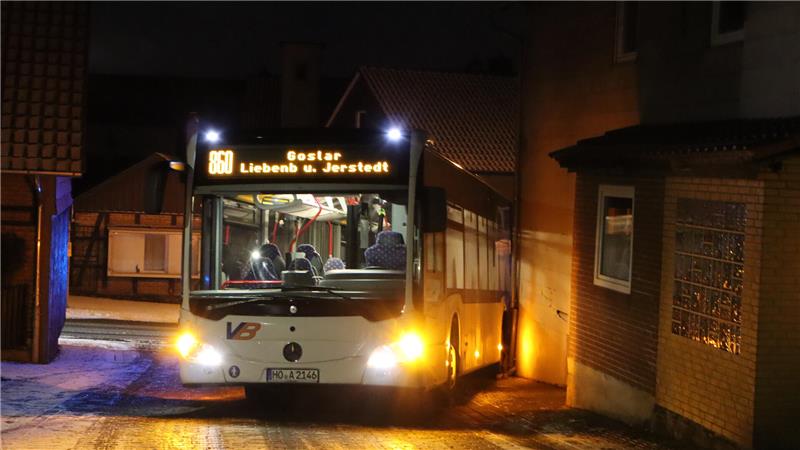Nach Bus-Unfall in Othfresen: Bringt ein Vor-Ort-Termin die Lösung? Bus vor Hauswand