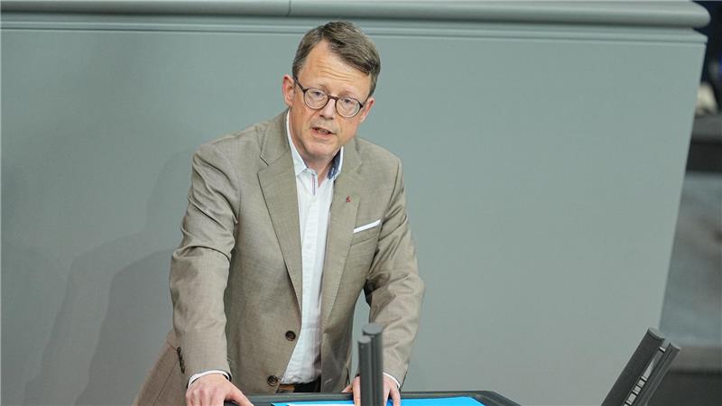 Bundestags-Experten sehen Iran-Krieg als Völkerrechtsverstoß Der Linken-Abgeordnete Ulrich Thoden forderte die Bundesregierung als Konsequenz aus dem Gutachten auf, der US-Regierung die Nutzung der US-Militärbasen auf deutschem Boden für die Kriegsführung im Iran zu untersagen. (Archivbild)