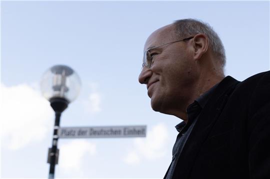 Der Linken-Politiker und Rechtsanwalt Gregor Gysi übernimmt die Verteidigung eines Klimaschutz-Demonstranten, der sich in Berlin vor dem Amtsgericht verantworten muss.