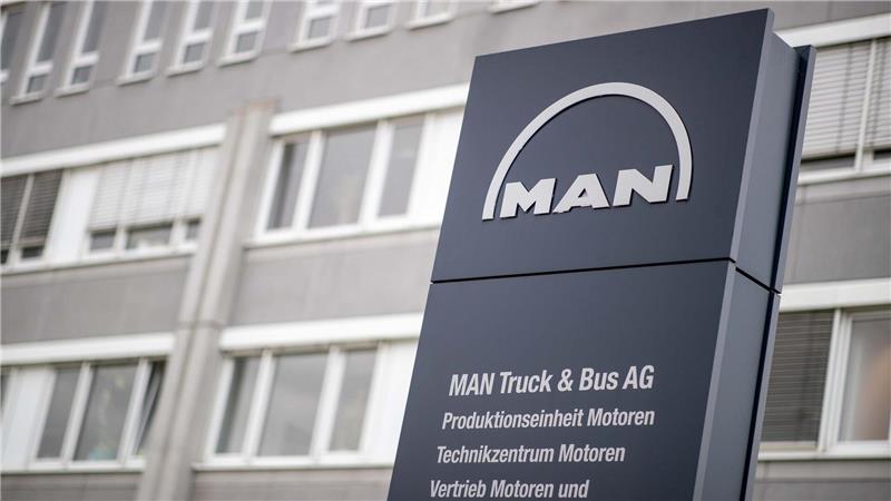 Der Lkw- und Bushersteller MAN meldet einen riesigen Auftrag der Bahn. 